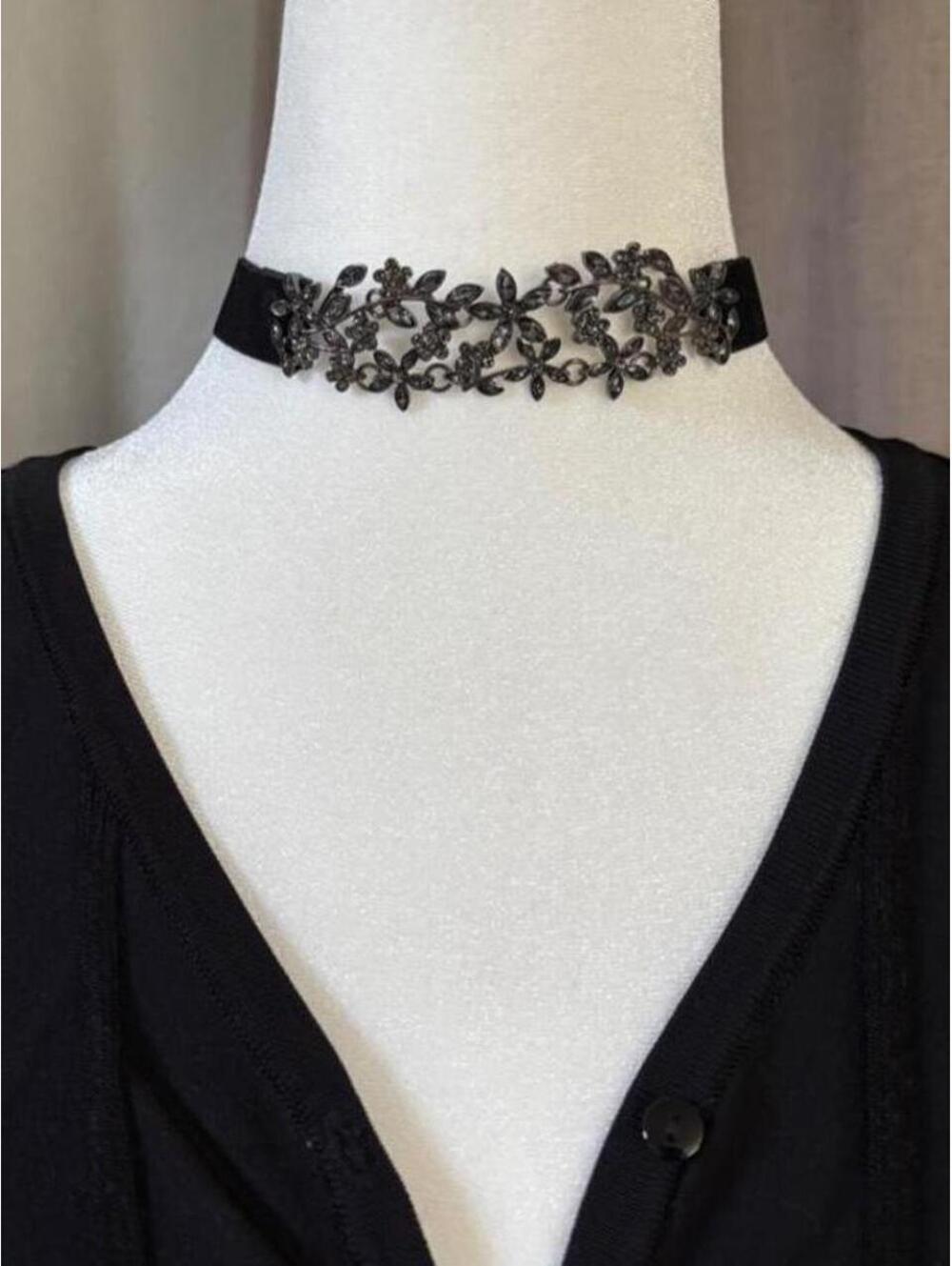Vintage 90s Gunmetal Floral Velvet Choker Whimsigoth